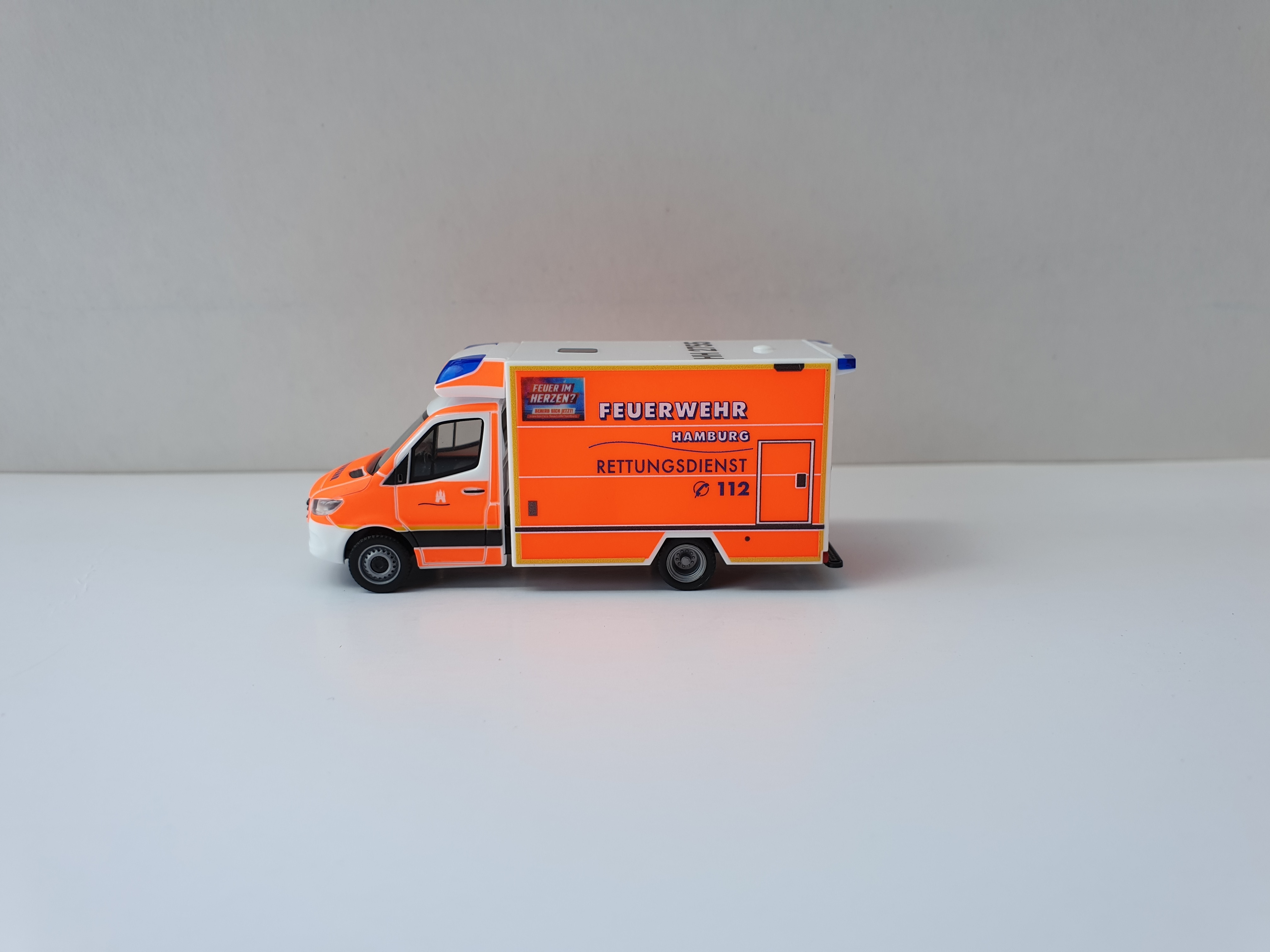 Herpa MB Sprinter 18 RTW BF Hamburg Barmbek HH 2880, Sondermodell