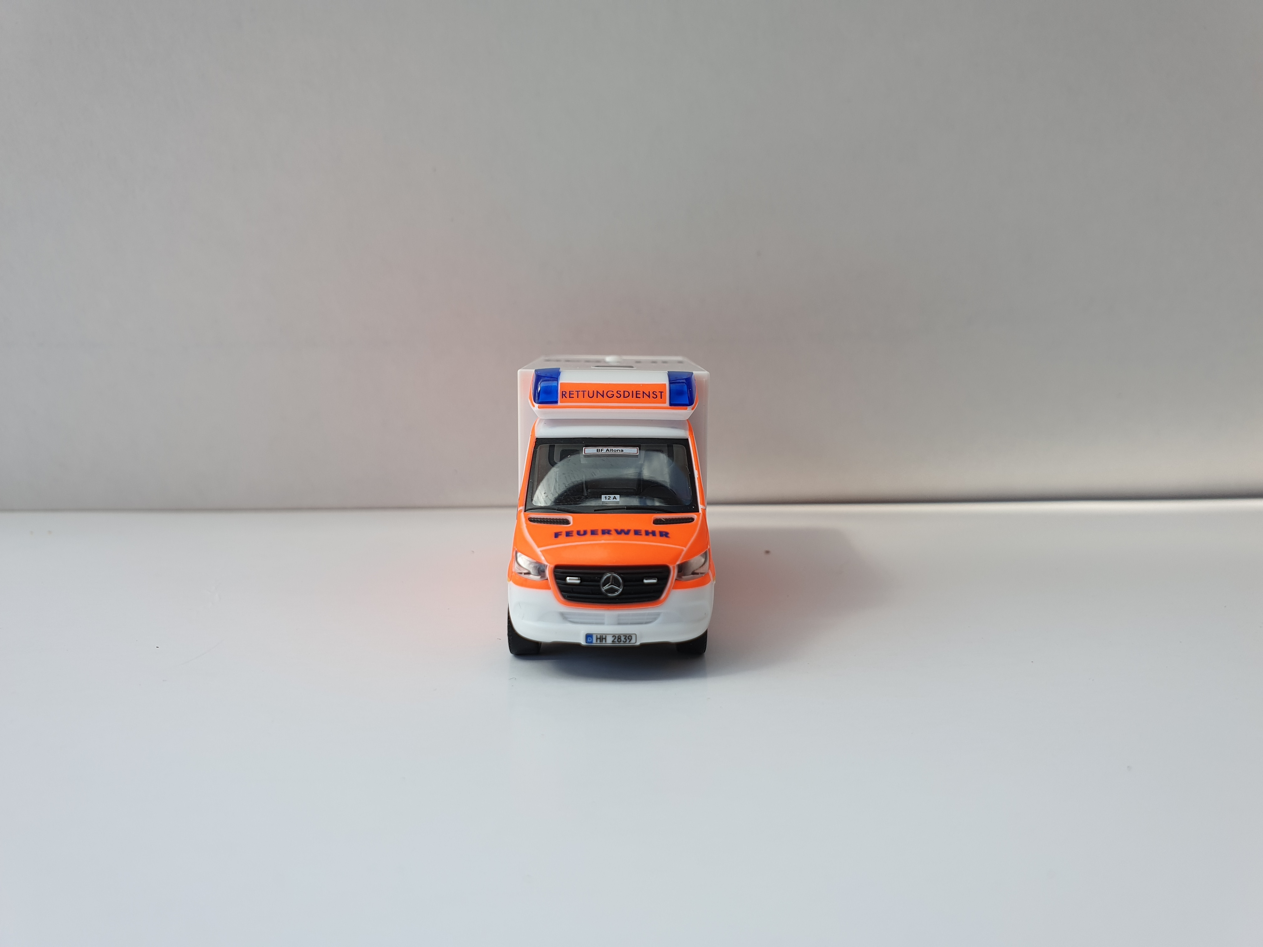 Herpa MB Sprinter 18 RTW BF Hamburg Altona, HH 2839, Sondermodell