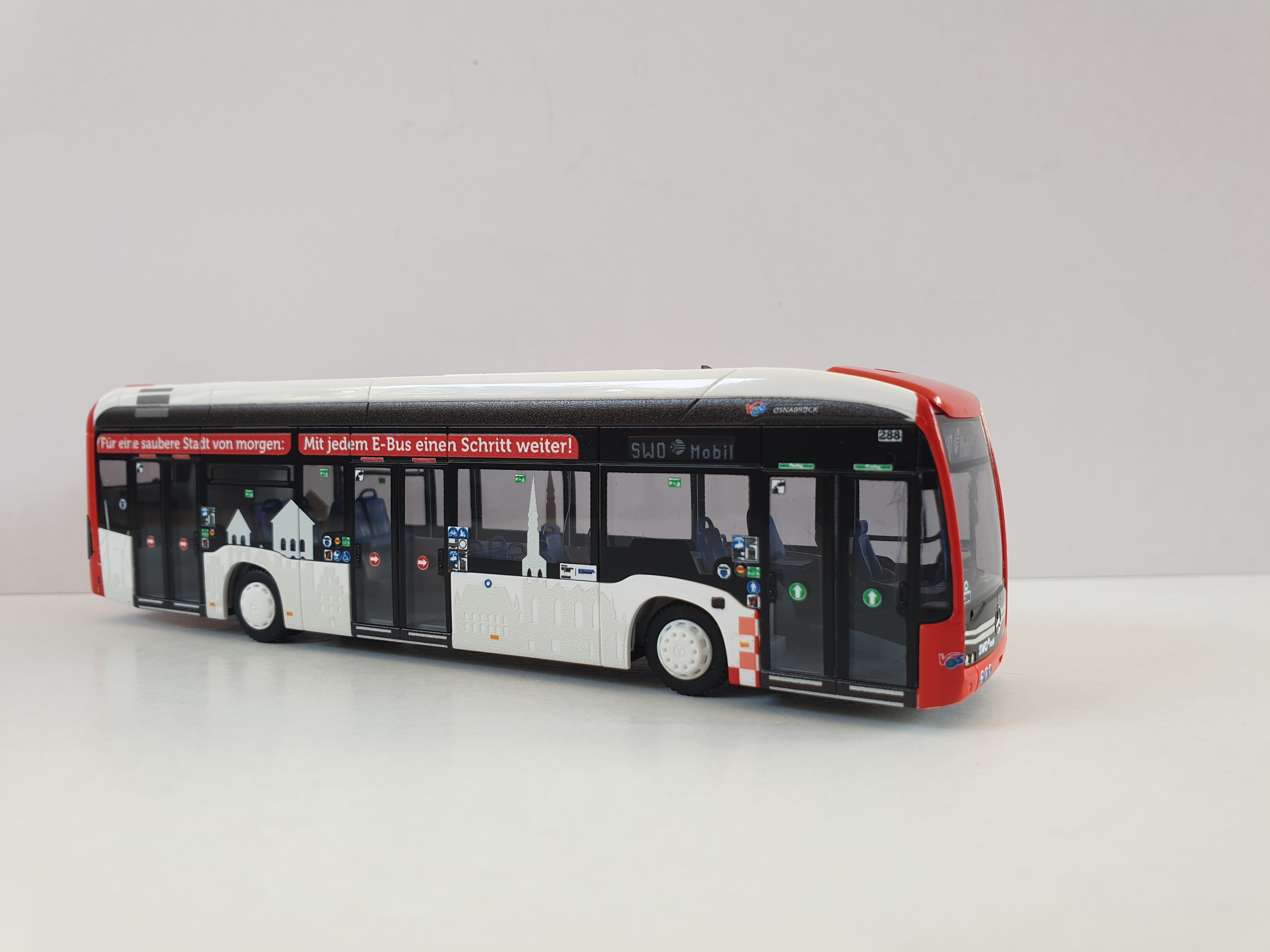 Rietze MB e-Citaro Stadtwerke Osnabrück SWO Mobil mit Stadtsilhouette- Sondermodell. 