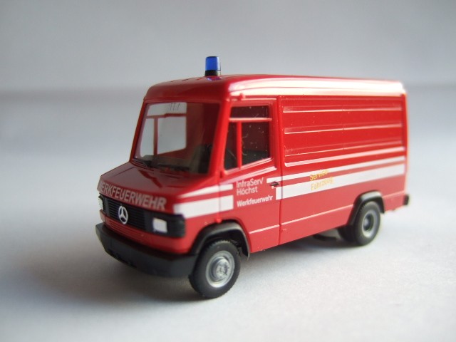 Herpa MB T2 Kasten LKW WF InfraServ Höchst