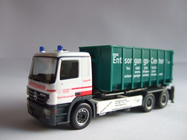 Herpa MB Actros MP 2 WLF WF InfraServ Höchst