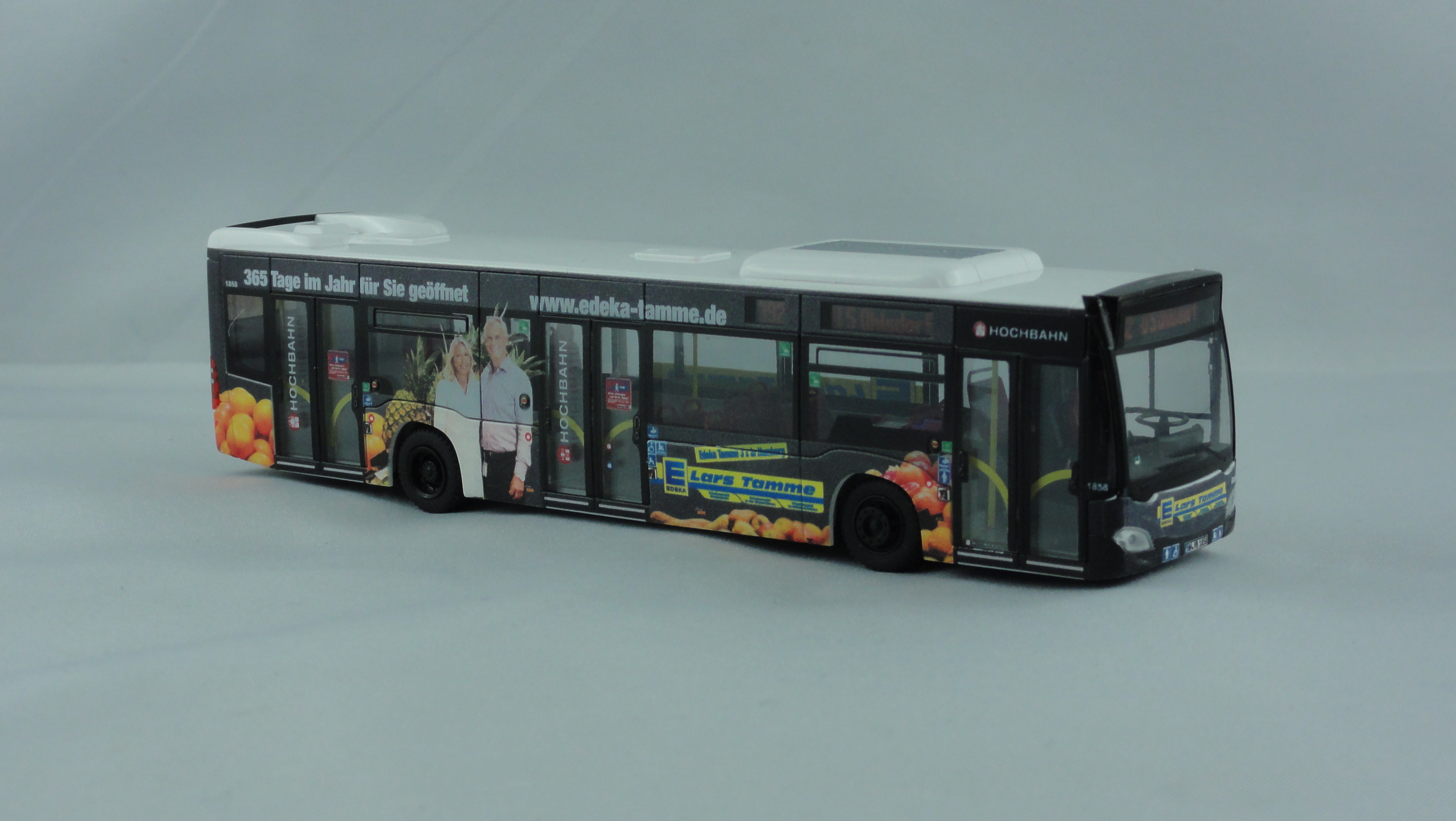 Rietze MB Citaro 15 Hamburger Hochbahn Edition 14 mit EDEKA Lars Tamme Werbung " EDEKA Tamme 3x in Hamburg " - Wagennummer 1858- Zielanzeige Linie 392 U S Ohlsdorf - KFZ-Kennzeichen HH YB 1858