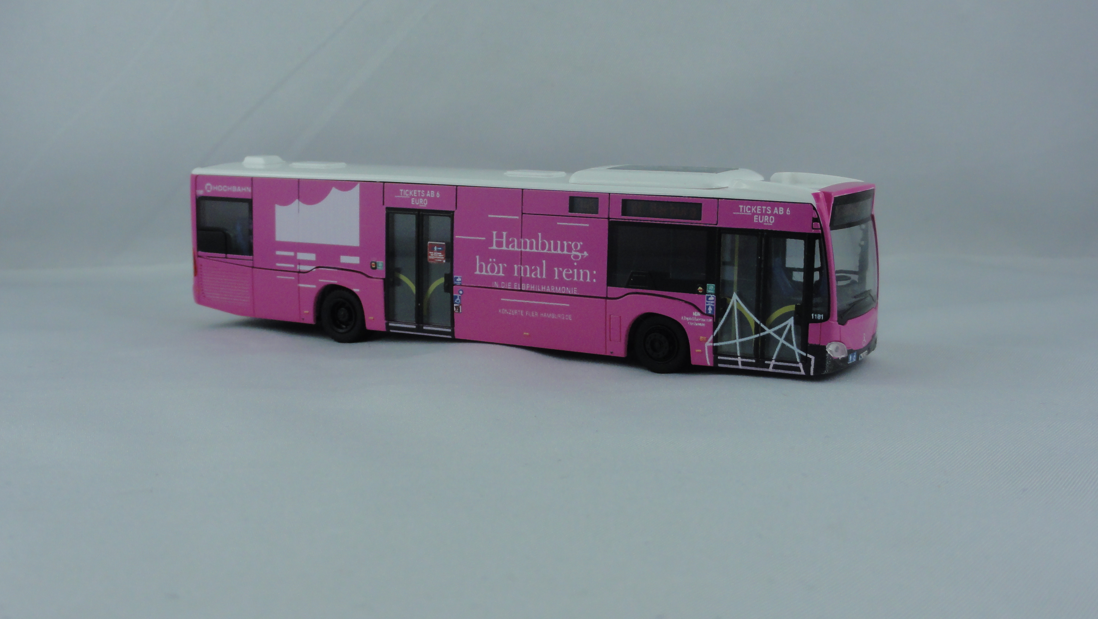 Rietze MB Citaro 11 Hamburger Hochbahn Edition 15 mit Elbphilharmonie Werbung " Hamburg hör mal rein " - Wagennummer 1181- Zielanzeige Linie 345 Bf.Harburg