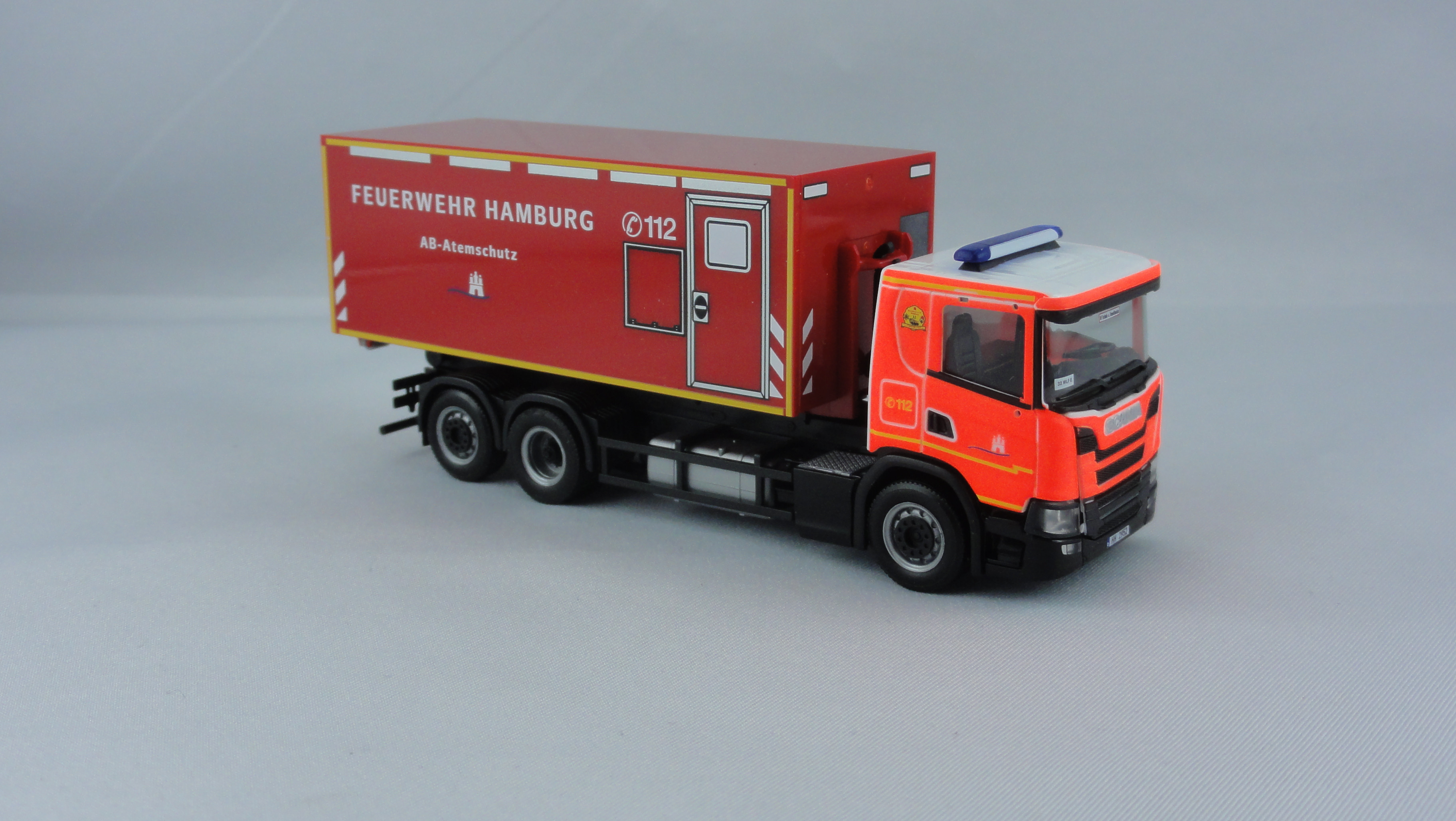 Herpa Scania CG 17 WLF mit AB Atemschutz Feuerwehr Hamburg ( BF) Süderelbe