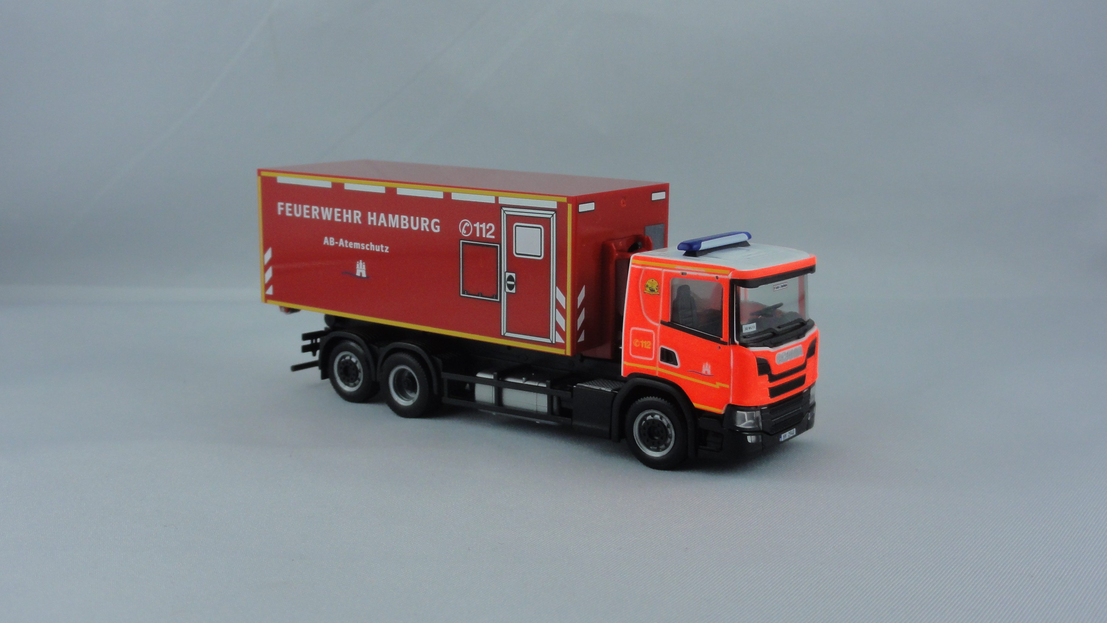 Herpa Scania CG 17 WLF mit AB Atemschutz Feuerwehr Hamburg ( BF) Altona