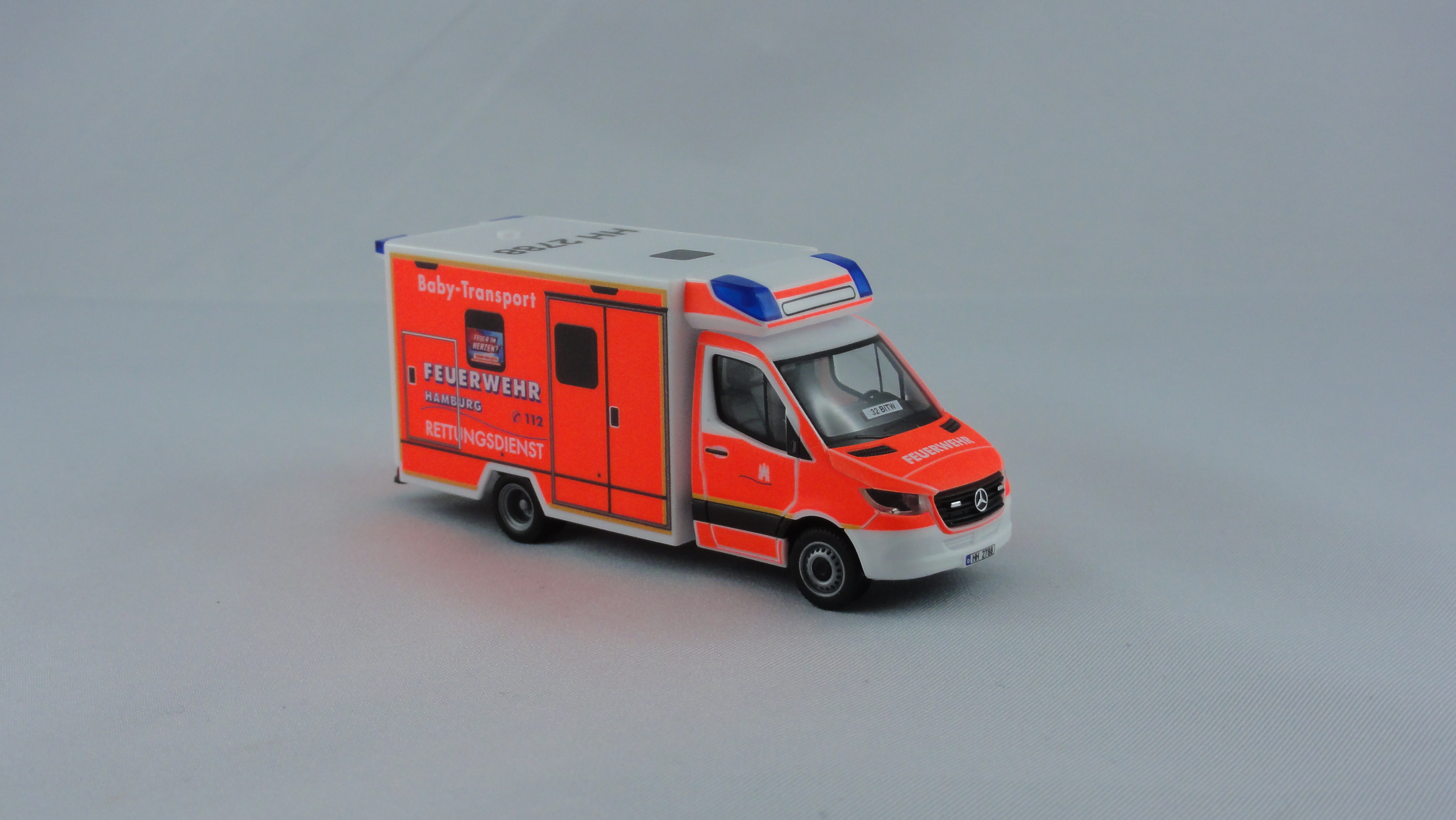 Herpa MB Sprinter 18 Baby-RTW BF Hamburg, HH 2788