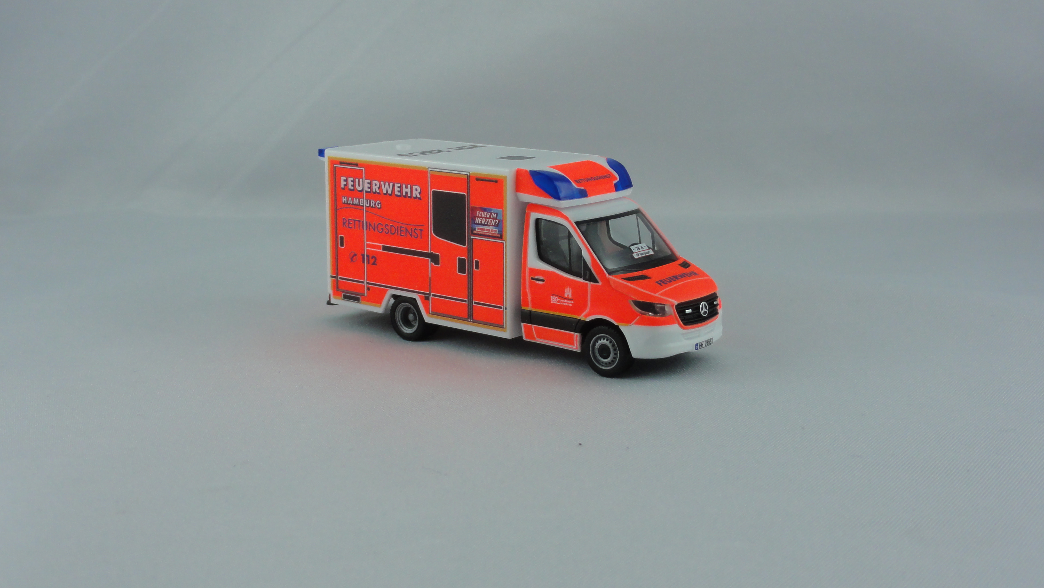 Herpa MB Sprinter 18 RTW BF Hamburg Bergedorf - neueste Version - 150 J FW