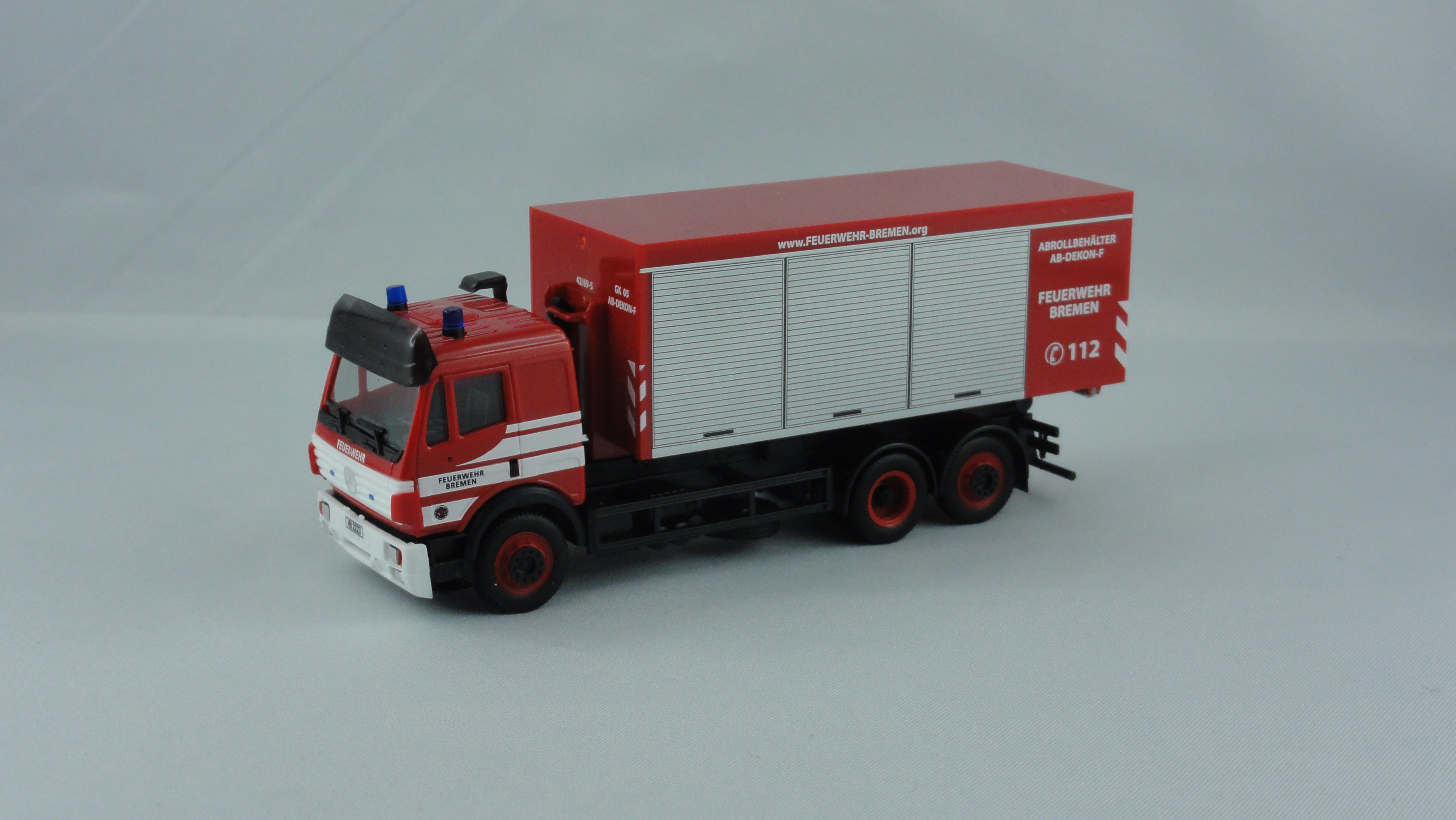 Herpa MB SK 94 WLF mit AB DEKON-F Feuerwehr Bremen