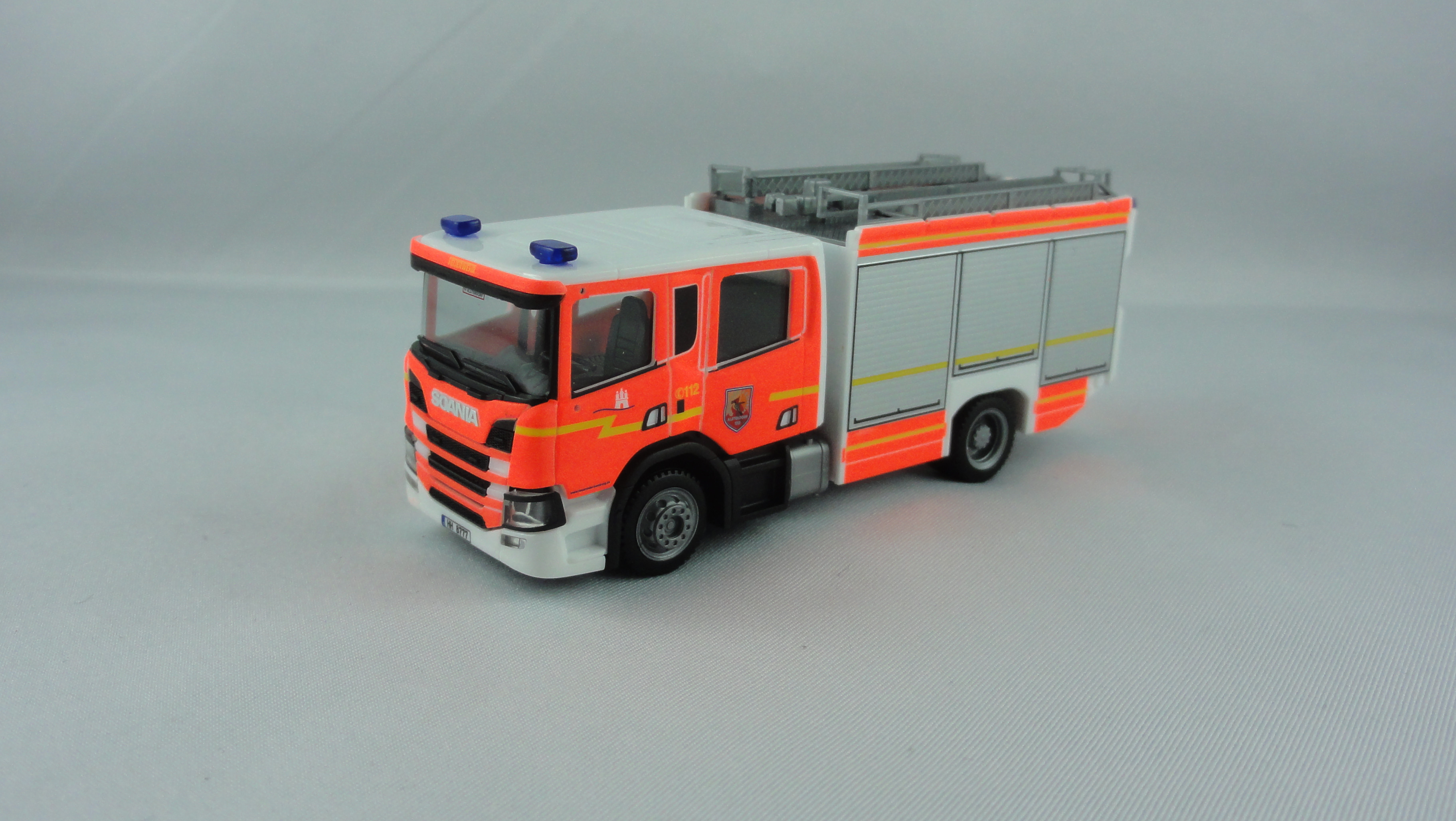 Herpa Scania CP Crew Cab HLF Feuerwehr Hamburg Alsterdorf (FF), (Sondermodell )