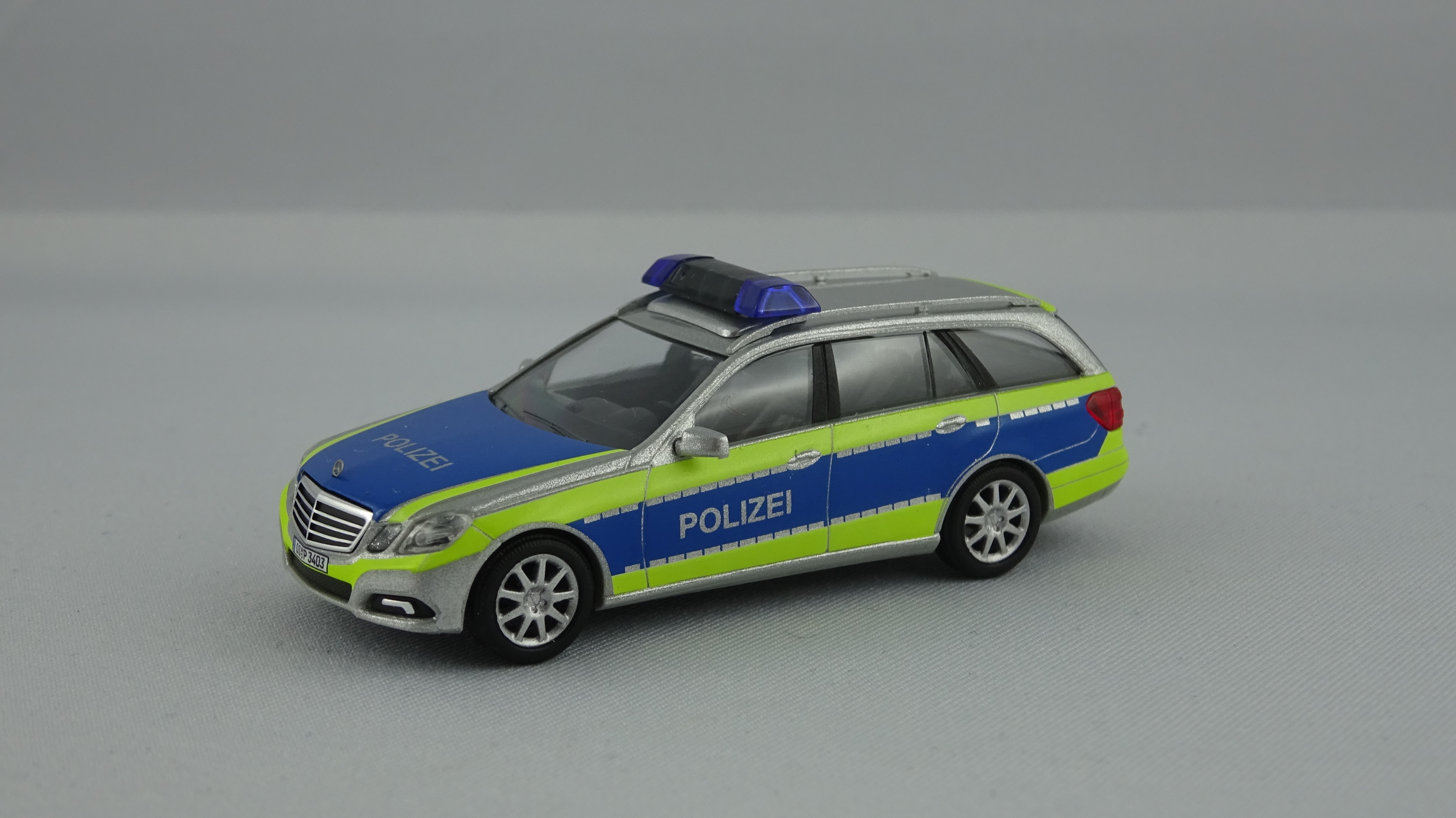 Busch MB E-Klasse T-Modell Polizei Osnabrück Version 2 mit VESBA Beklebung -EInzelstück-