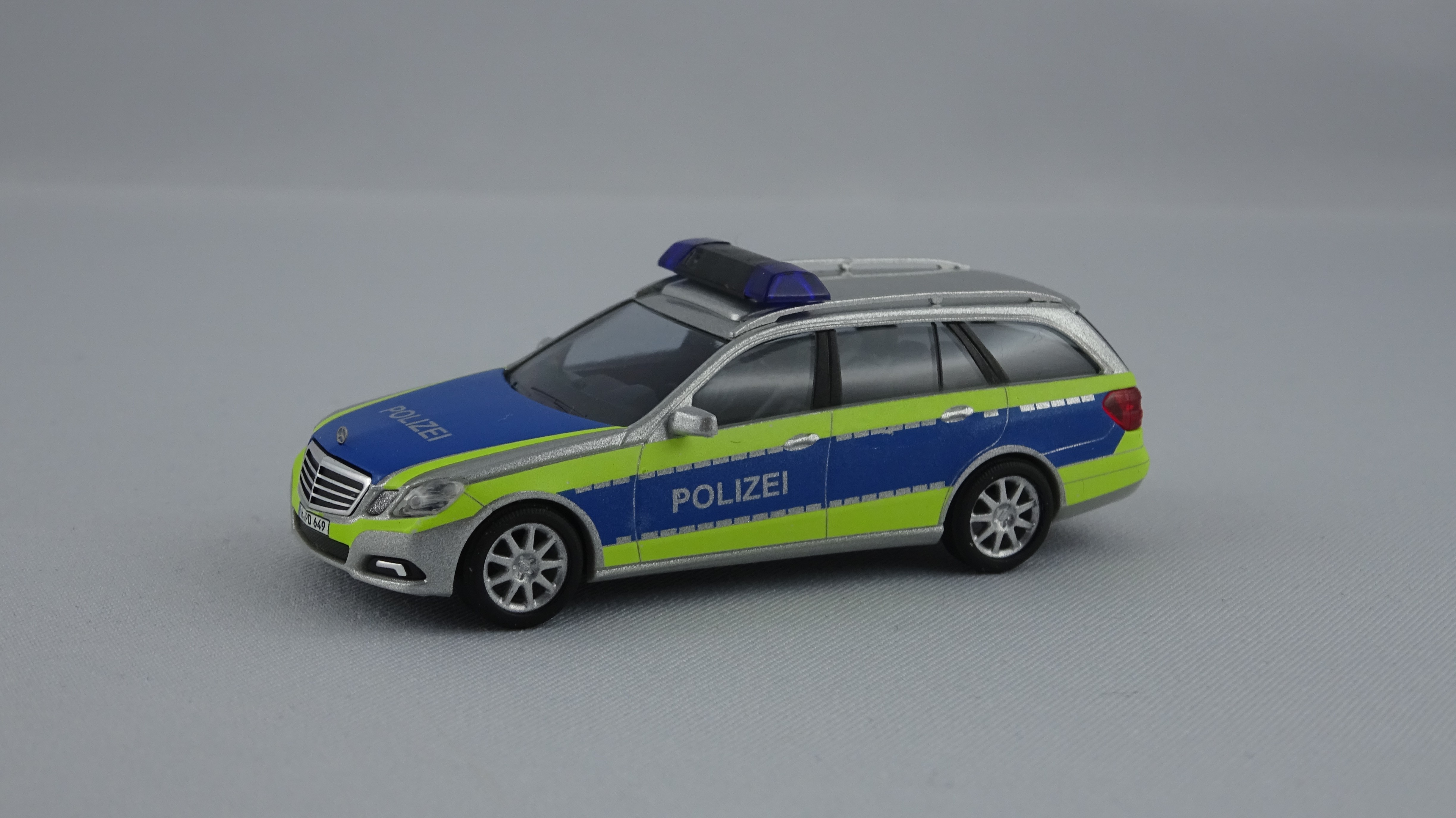 Busch MB E-Klasse T-Modell Polizei Hannover, Sondermodell Auflage 125 Stück