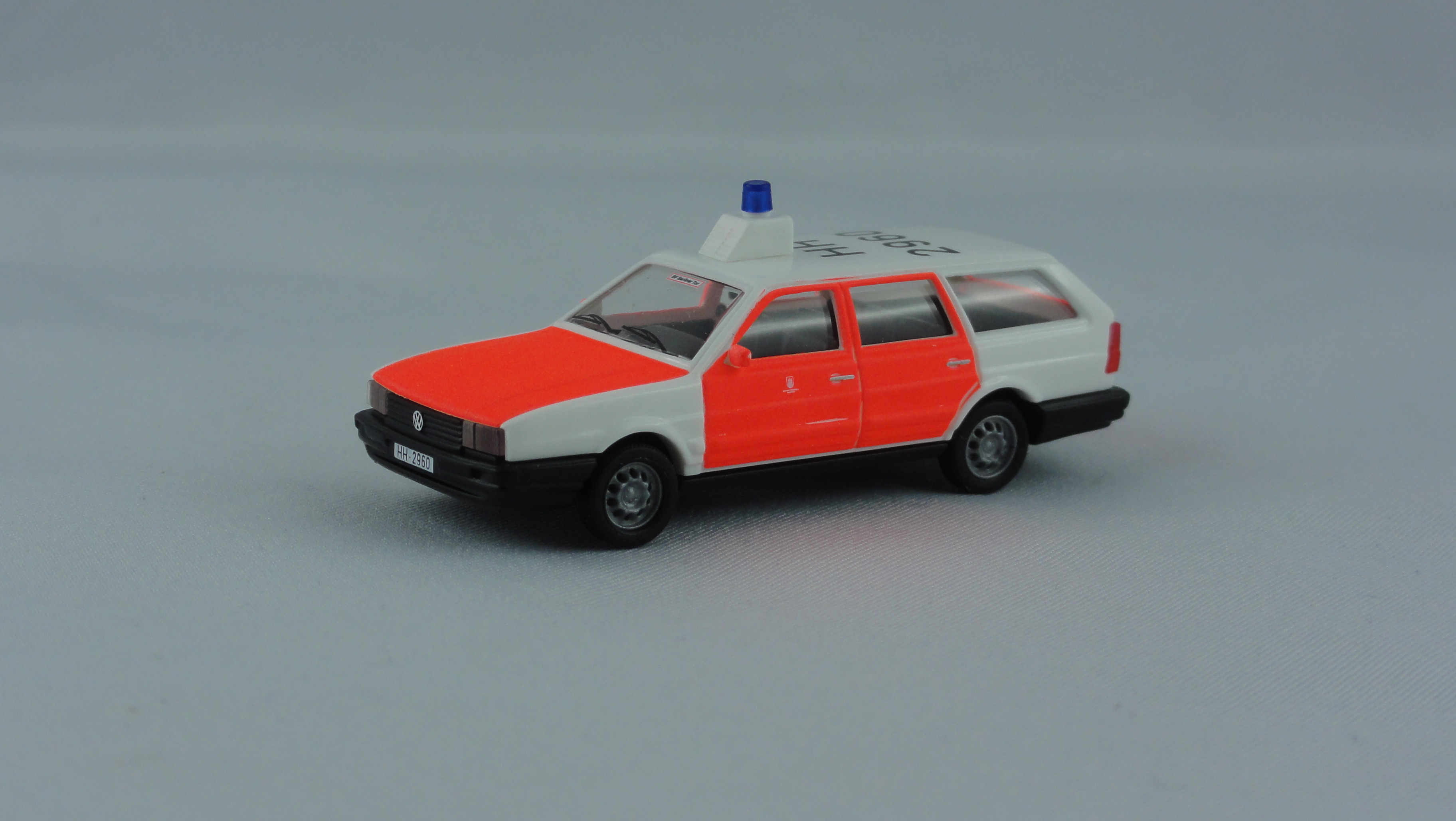 Busch VW Passat Variant  ELW / KLF Feuerwehr Hamburg - Berliner Tor (BF) HH 2960