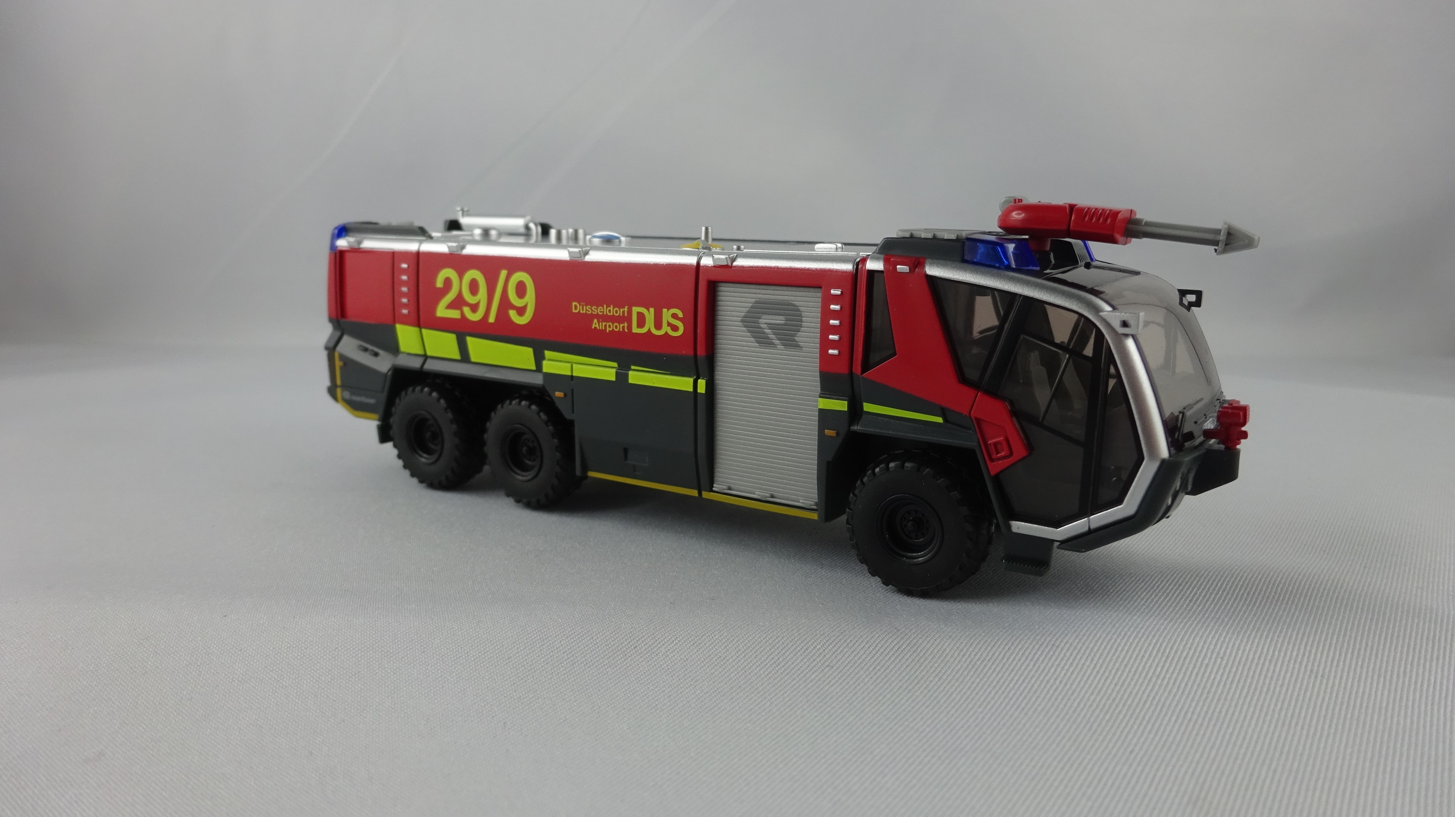 Wiking Rosenbauer Panther FLF FW Flughafen Düsseldorf