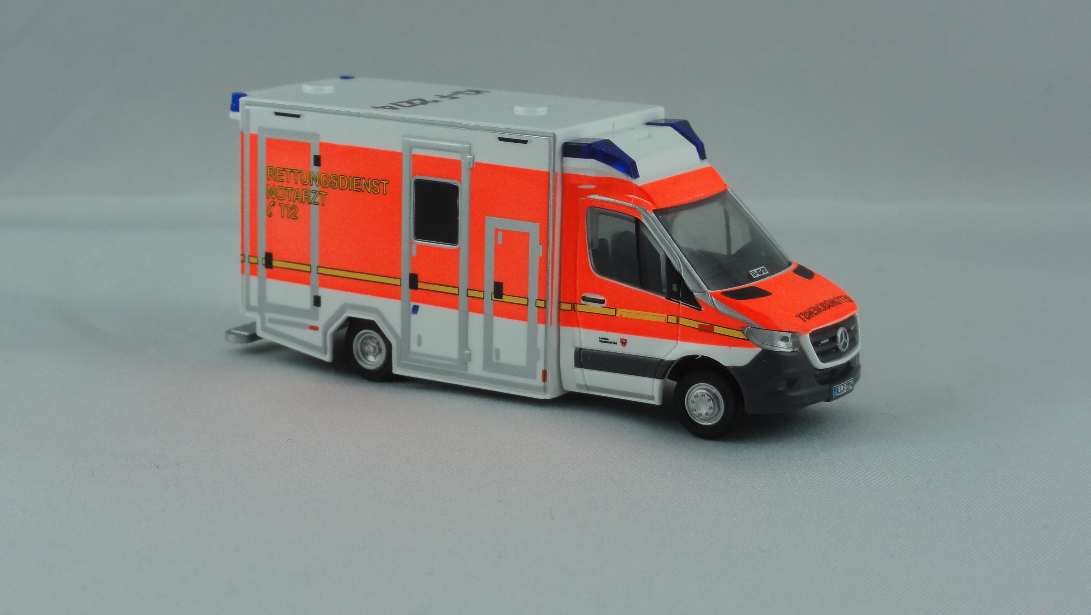 Rietze MB Sprinter 18, RTW 10-83-01 Feuerwehr Kiel (BF), Ki-F 2274 (altes Design)