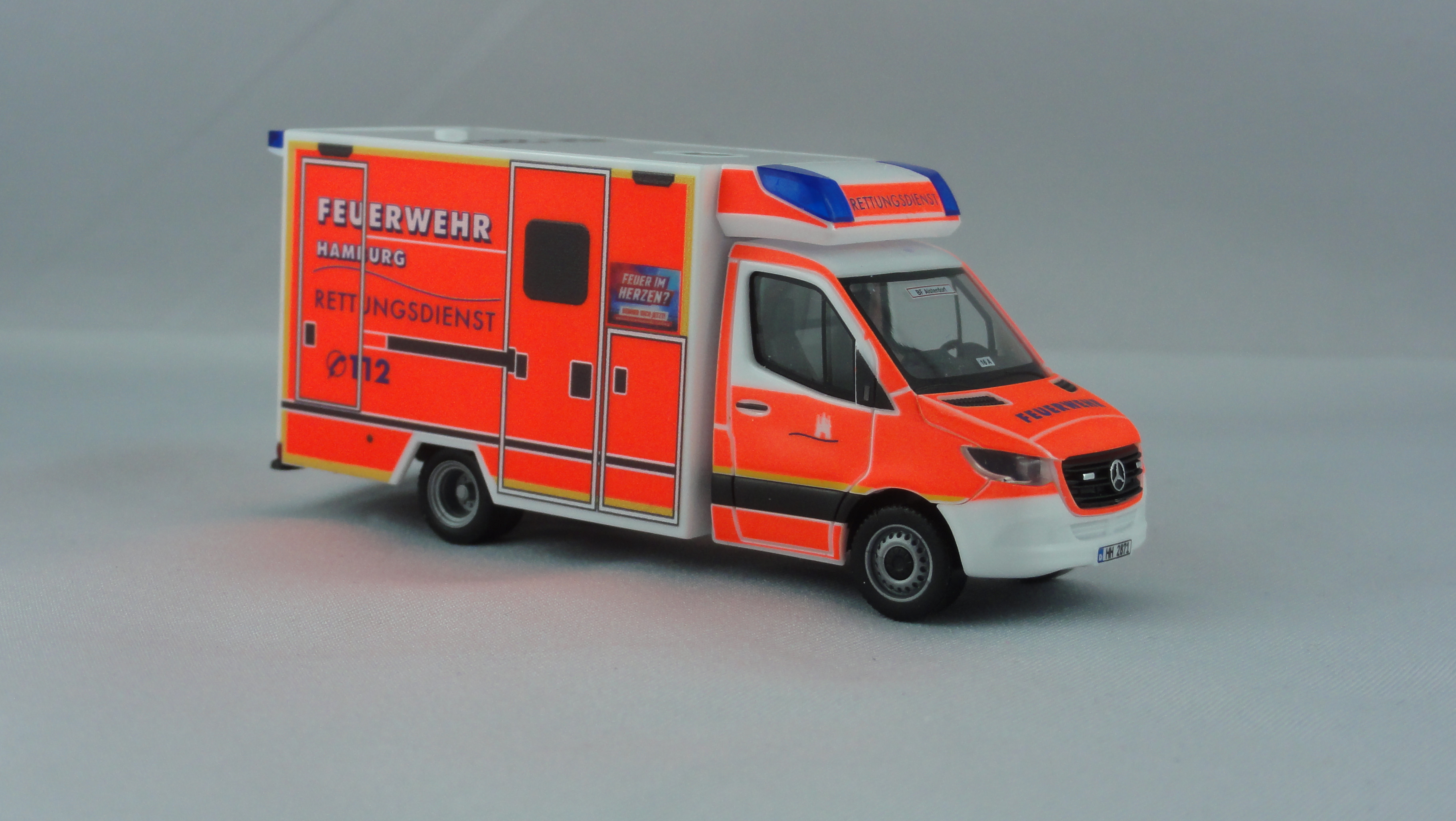 Herpa MB Sprinter 18 RTW BF Hamburg Alsterdorf, HH 2871, Sondermodell