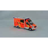 Rietze MB Sprinter 18 WAS- Koffer RTW BF Hannover ( RTW 86 von der FRW 4 ).